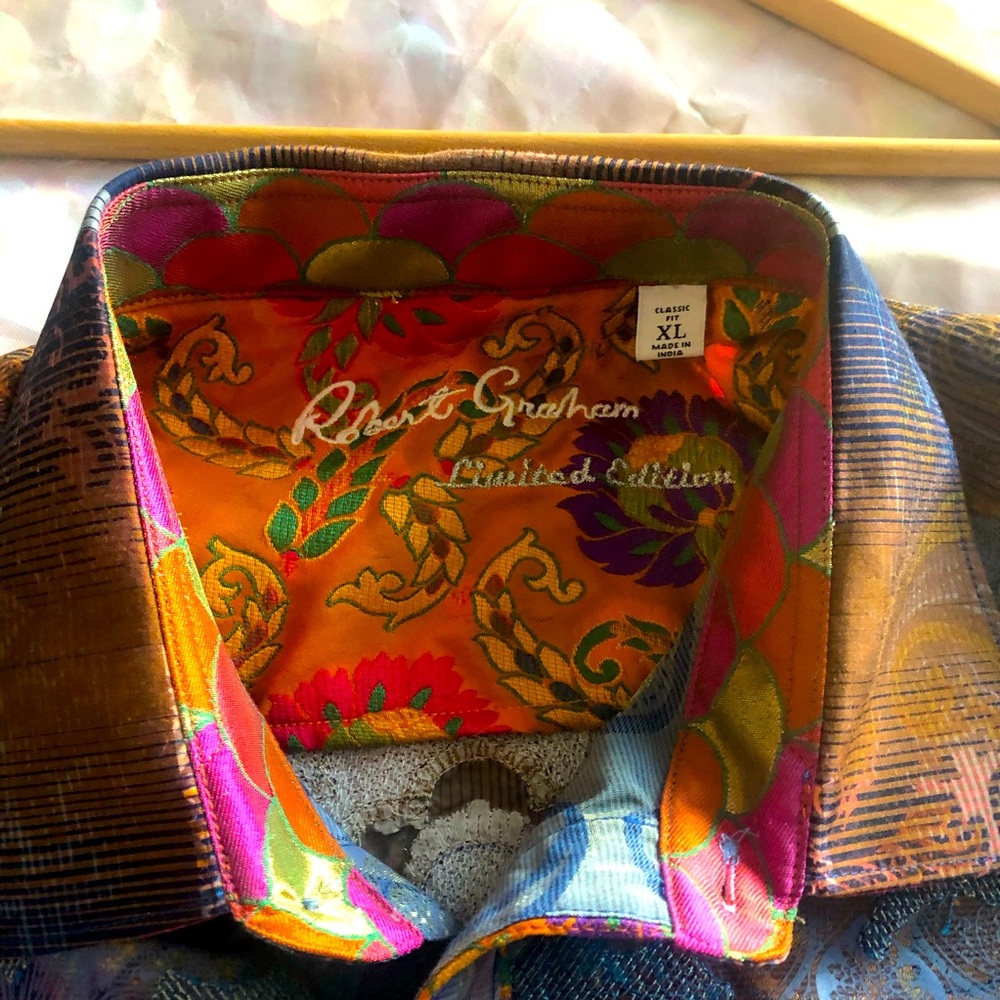 Robert Graham Limited Edition (NWOT)